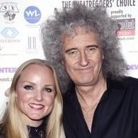 Brian May and Kerry Ellis Perform Free Gig at St Pancras International