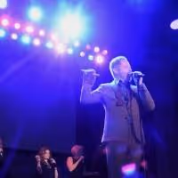 Photo Flash: Jesse Tyler Ferguson, Darren Criss, Alex Newell, Jessica Sanchez and…
