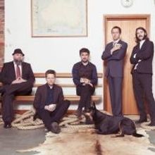 BWW Reviews: AUGIE MARCH Were Comfortably at Home With Friends