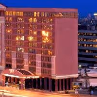 International Plaza Hotel Opens in Toronto
