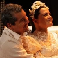 BWW Reviews: CRUZAR LA CARA DE LA LUNA is Astoundingly Beautiful and Compelling Photo