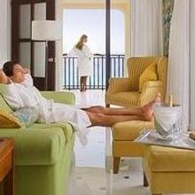 Couples Prefer All-Inclusive Hotel in Cancun for Romantic Honeymoon Escape