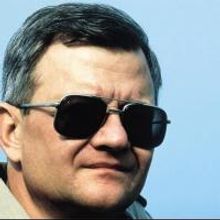 Best-Selling Author Tom Clancy Passes Away at 66