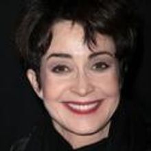 Annie Potts Signs On for PAGING DR. FREED Pilot