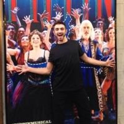 Photo Flash: SO YOU THINK YOU CAN DANCE Winner Ricky Ubeda Visits PIPPIN on Broadway