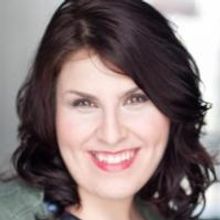 BWW Reviews: FLORRIE BAGEL Envelops Audience in Her Love Fest