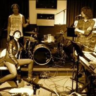 Photo Flash: HEDWIG AND THE ANGRY INCH Reveals &#039;Tits of Clay&#039; Band with Lena Hall!