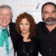 Photo Flash: Bernadette Peters, Terrence Mann & More Honor Mandy Patinkin at…