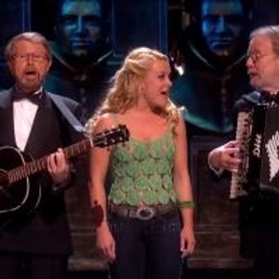TV: ABBA's Benny Andersson and Bjorn Ulvaeus Perform with MAMMA MIA! Cast at Oliviers!
