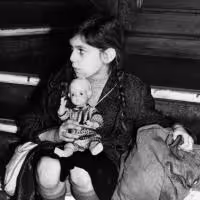 Dibley, Wilcox To Star In UK Tour Of KINDERTRANSPORT