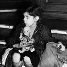 Dibley, Wilcox To Star In UK Tour Of KINDERTRANSPORT