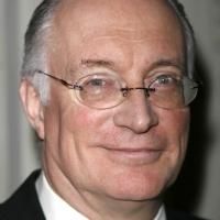 Simon Jones to Join Angela Lansbury in BLITHE SPIRIT North American Tour