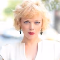 Showtime Ups Broadway's Emily Bergl to SHAMELESS Regular