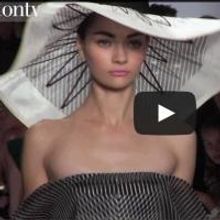 VIDEO: Carolina Herrera Spring 2014 ft Karlie Kloss and Lindsey Wixson