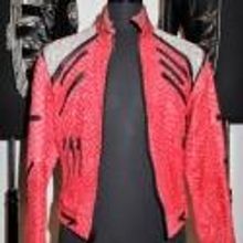 Michael Jackson Glove Sells, Auction Raises $5 Million