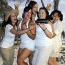 BWW Reviews: Sentimental and Funny DIXIE SWIM CLUB Reigns at Chaffin's Barn