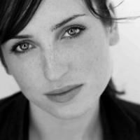 WHITNEY's Zoe Lister Jones Heading to CBS' FRIENDS WITH BETTER LIVES Pilot
