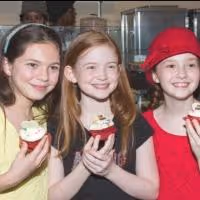 Photo Coverage: ANNIE Cast Tastes Magnolia Bakery's Themed Cupcake