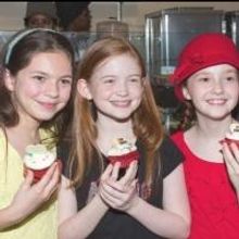 Photo Coverage: ANNIE Cast Tastes Magnolia Bakery's Themed Cupcake