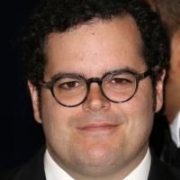 Josh Gad Writes About the Power of 140 Characters and Twitter 'Experts'