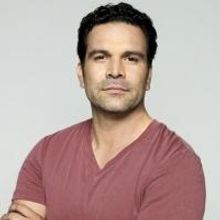 Ricardo Chavira Leads UK Debut of THE MOTHERF**KER WITH THE HAT, Beginning Tonight…