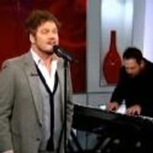 VIDEO: Tenor David Phelps Sings 'Joy to the World' on CBS's THE COUCH