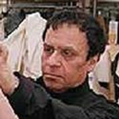 Ala&iuml;a Signs Beauty License