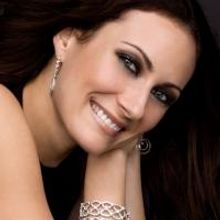 BWW Reviews: Loving Each Feather and Spangle of A GAY MAN'S GUIDE TO BROADWAY