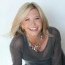 Olivia Newton-John Launches Concert Tour in September