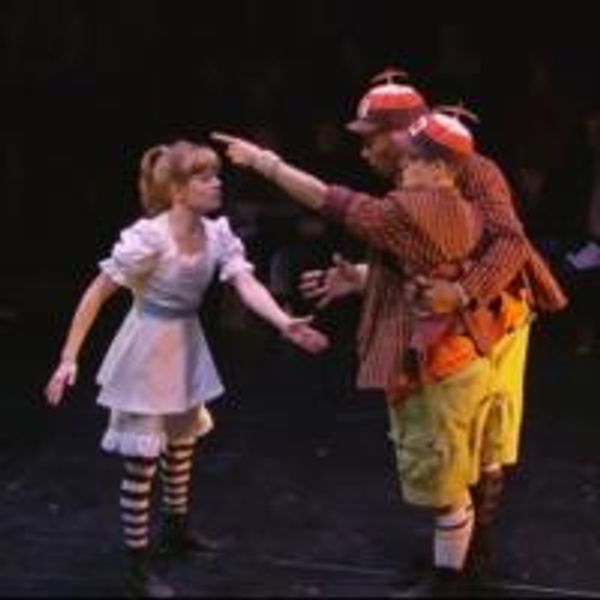TV: Watch Highlights from LOOKINGGLASS ALICE - Chicago Theater Video