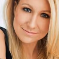 Nikki Glaser, Gilbert Gottfried & More Set for Carolines on Broadway Next Month