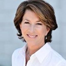 Cynthia Barlow Receives Praise for 'Threads of Silver'