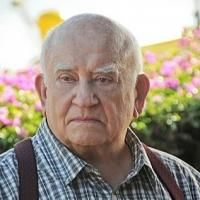 UPDATE: Ed Asner 'Fine' After Being Hospitalized During Performance of FDR; Son…