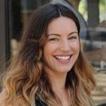 Kelly Brook is the New Face of SKECHERS
