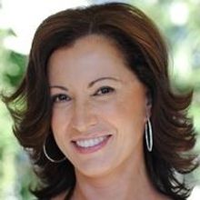 BWW Reviews: ROBIN'S BLUE by Pam Alster Brings Back 1980s Excess And Survival