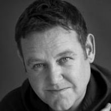 Tony Maudsley to Don House Slippers in UK's HAIRSPRAY Tour; Full Casting Announced