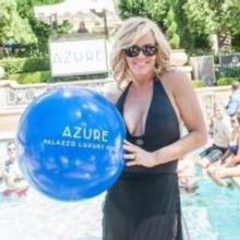 SIGHTING: Jenny McCarthy Basks In The Sun At Azure Luxury Pool At The Palazzo