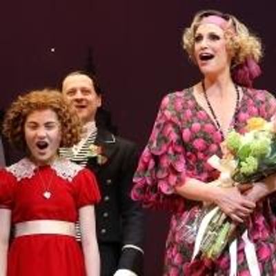 Photo Coverage: The New Miss Hannigan  Takes a Bow! Check Out Jane Lynch&#039;s Opening Curtain Call in ANNIE!