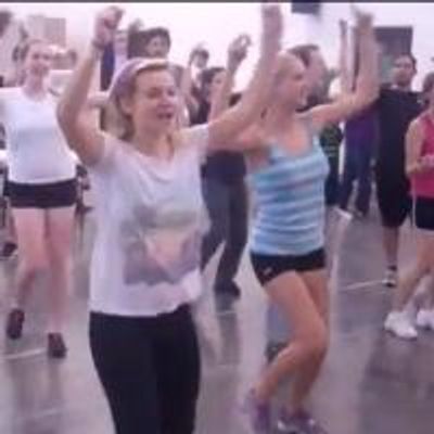 STAGE TUBE: Sneak Peek - Theatre Tulsa's LEGALLY BLONDE, Beg. Tonight