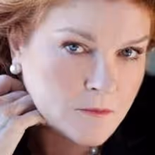 Kate Mulgrew, America Ferrerra Lead Lilly Awards' THE COMPARABLES Reading Tonight