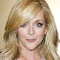 Jane Krakowski Joins 'Celebrity Autobiography' Tonight