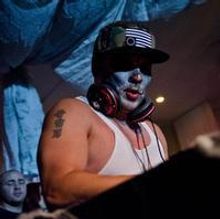 Photo Flash: Recap: Travis Barker and Mix Master Mike put on Spine-Tingling Mash-Up S