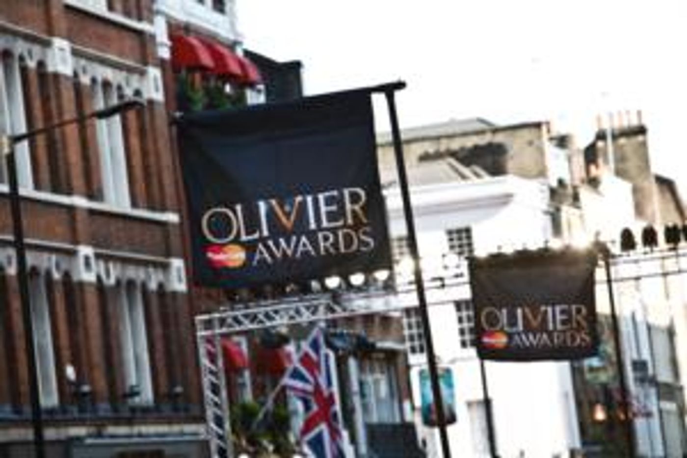 Photo Coverage: OLIVIERS 2014 - Red Carpet Part 2, Davis, Dench, Freeman, Hiddlestone and More!  Image