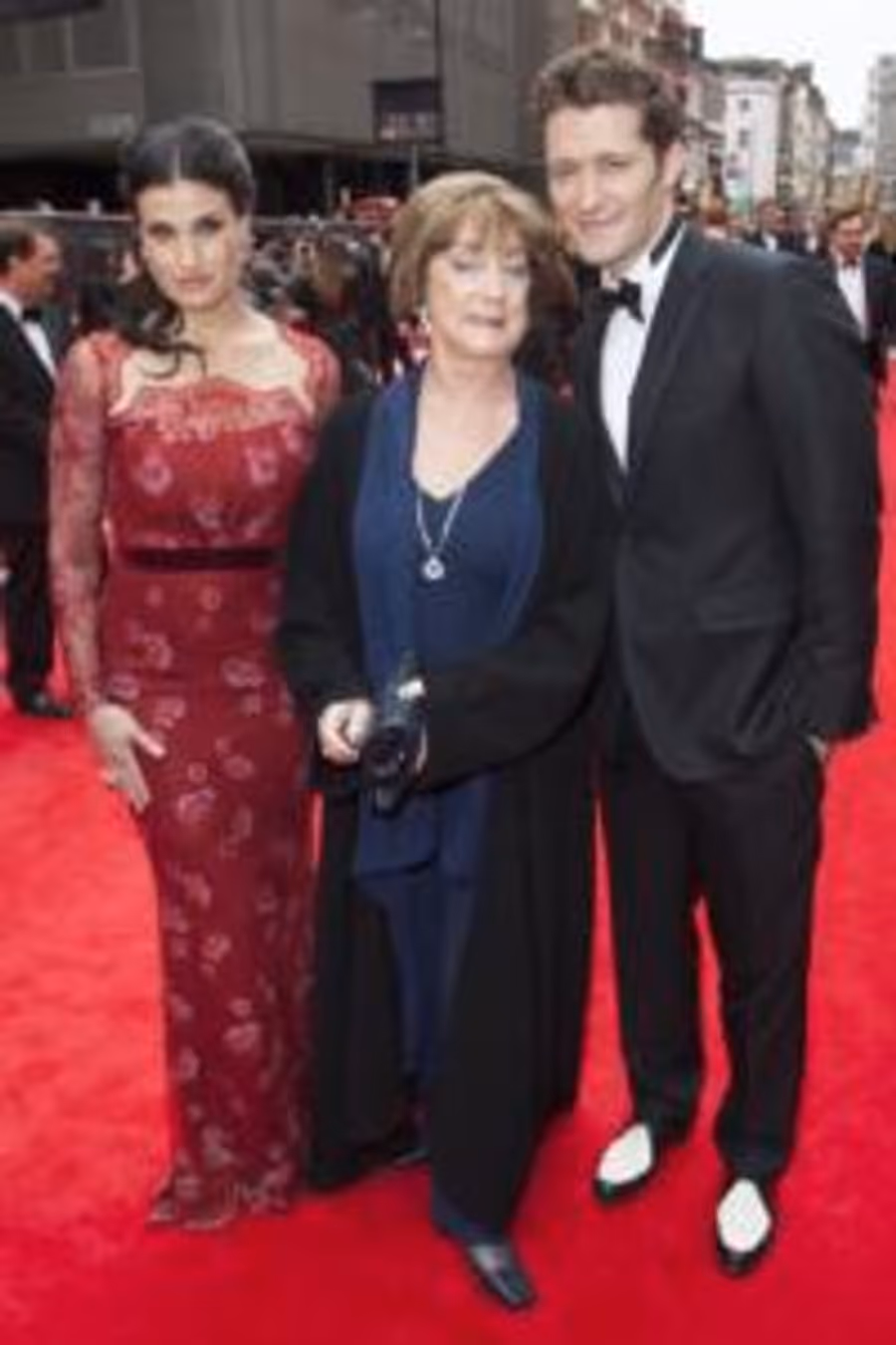 Photo-Coverage-OLIVIERS-2013-From-The-Red-Carpet-Featuring-Radcliffe-Cattrell-Menzel-and-More-20000101