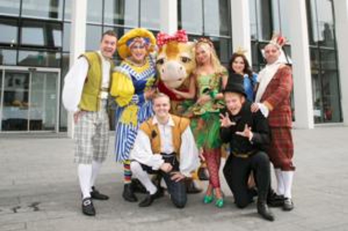 Photo Coverage: TV Star Samantha Womack Helps Launch JACK AND THE BEANSTALK Panto at Marlow Theatre  Image