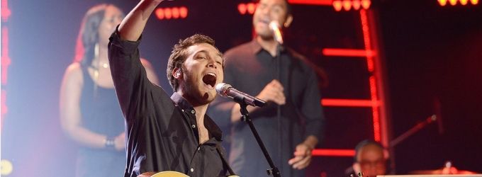 VIDEO: Phillip Phillips Performs New Single 'Raging Fire' on IDOL! Video