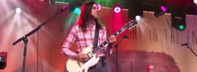 VIDEO: Watch Weezer Perform New Single 'Ain't Got Nobody' on JIMMY KIMMEL Video