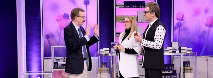VIDEO: Jimmy & Drew Barrymore Give Out Mall Perfume Samples on TONIGHT SHOW Video