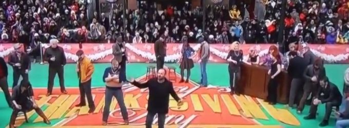 STAGE TUBE: Sting Leads the Cast of THE LAST SHIP on the Parade! Video