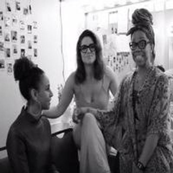 STAGE TUBE: BEACHES' Shoshana Bean, Kamilah Marshall & Melanie Nyema Perform 'Quittin' Time' Backstage at Drury Lane - Chicago Theater Video